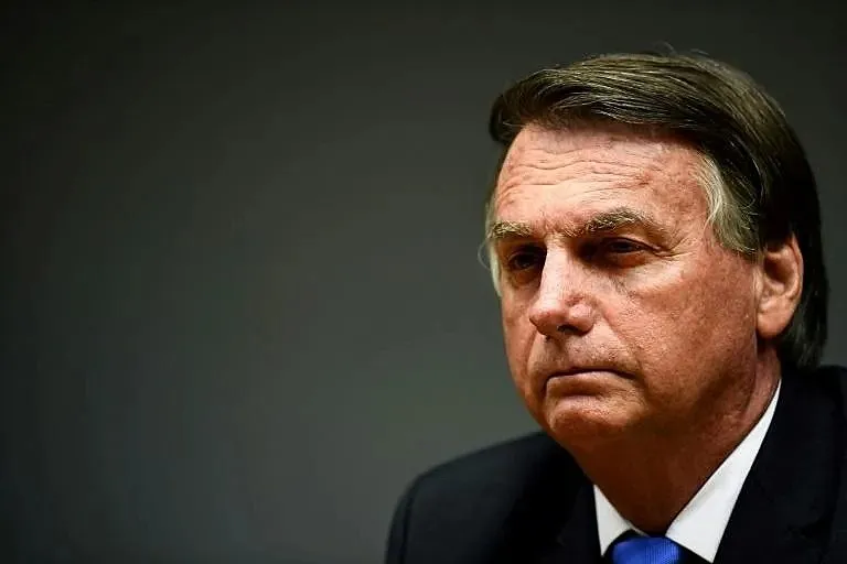 Bolsonaro vai para domiciliar