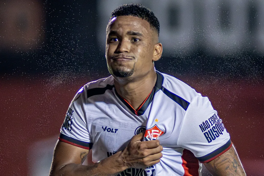 Alerrandro pelo Vitória