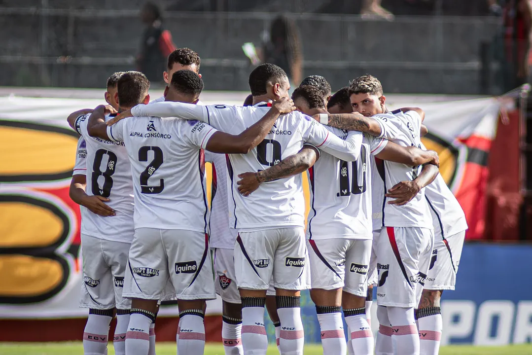 O Náutico anunciou Felipe Cardoso como reforço para a Série B