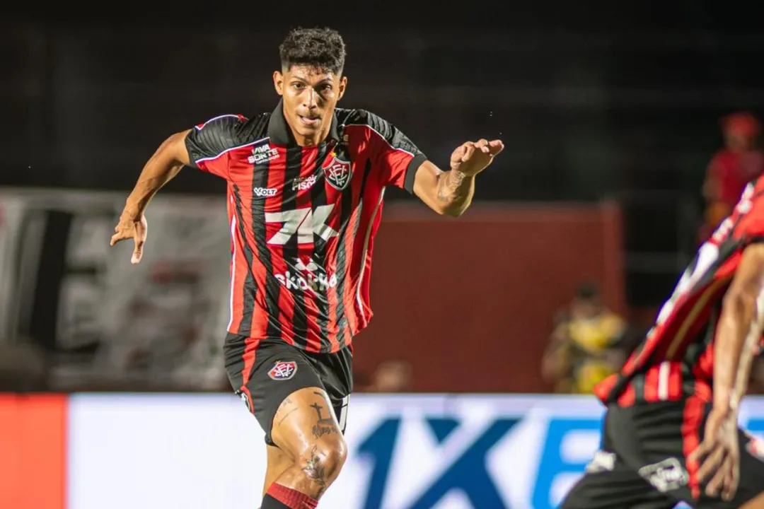 Zé Vitor caiu nas graças da torcida e já é titular absoluto