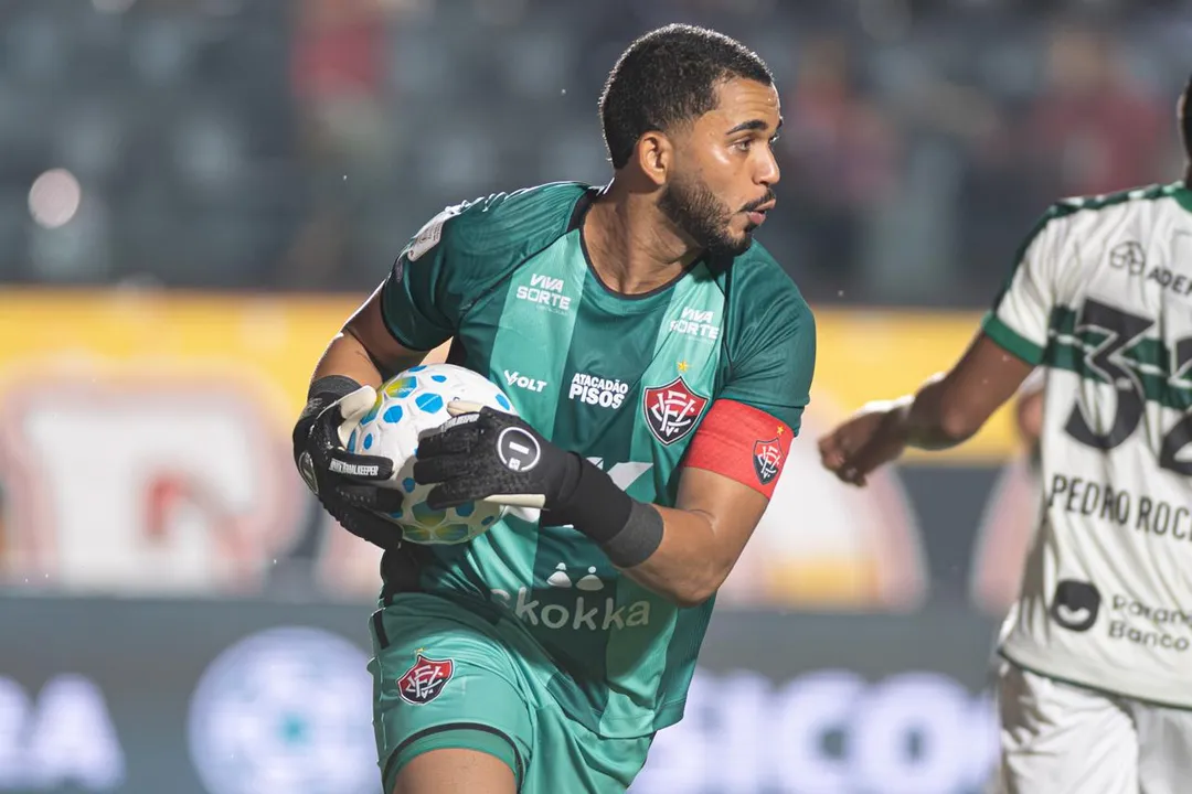 Lucas Arcanjo em Vitória 4x1 Coritiba
