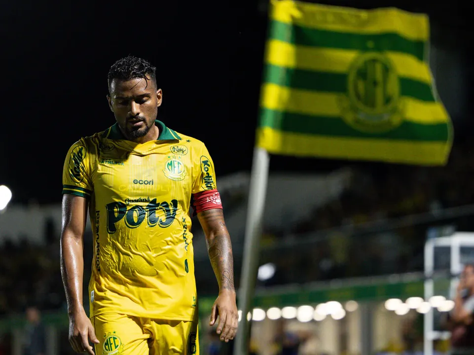 Reinaldo com a camisa do Mirassol