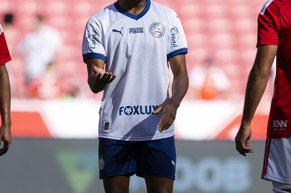 Após fim de contrato, Bahia segue sem marca na camisa