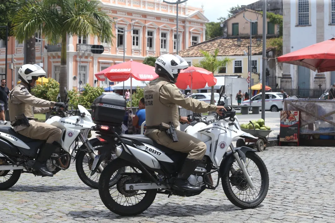 Em números gerais, entre janeiro e março deste ano, foram registradas 864 mortes violentas