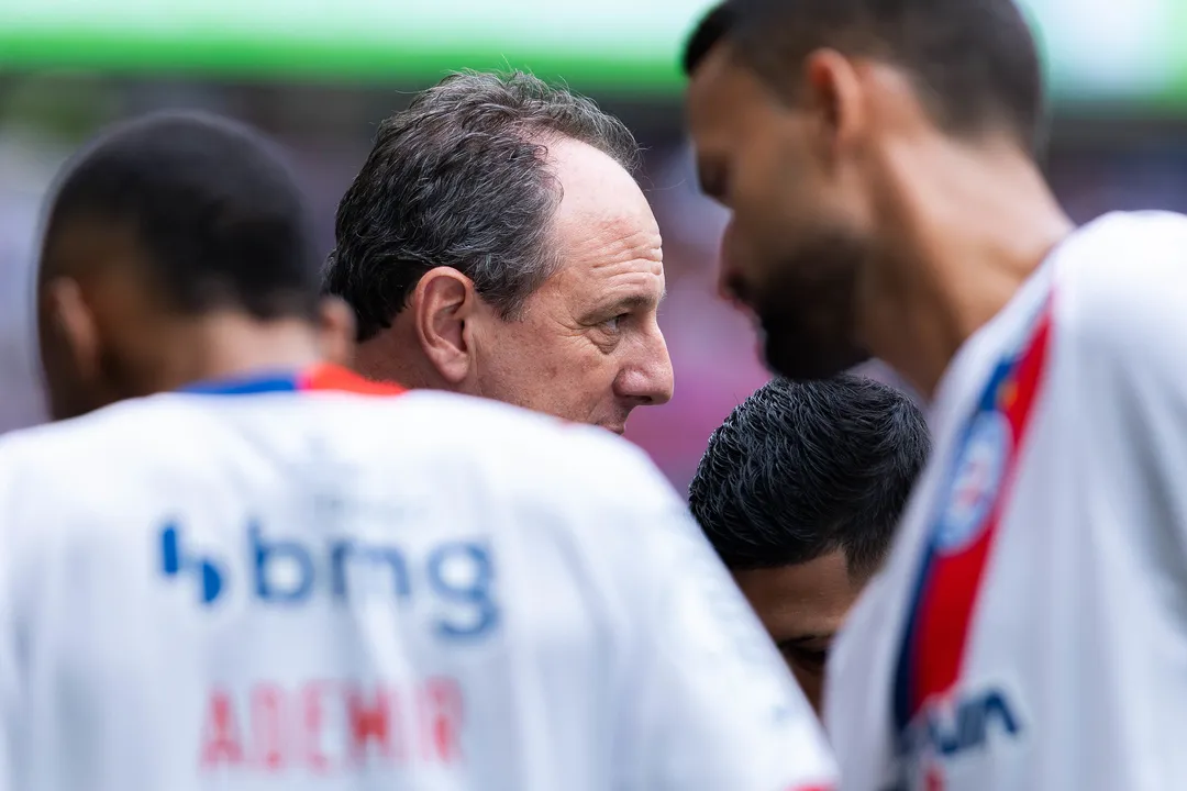 Pressionado no Brasileirão, o Bahia entra em campo contra o Coritiba tentando evitar a pior sequência sem triunfos desde a chegada de Rogério Ceni.
