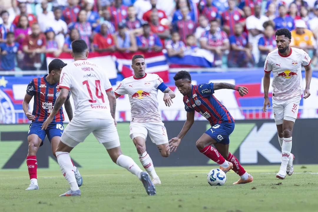 Bahia x Bragantino em campo pelo Campeonato Brasileiro