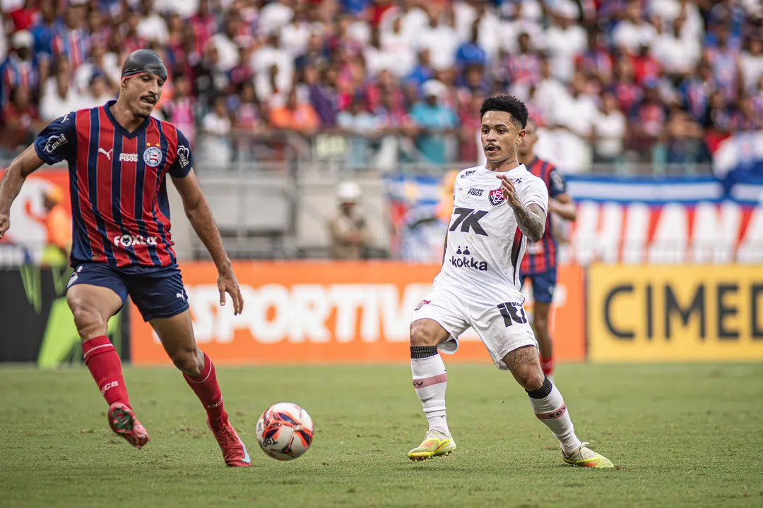 Bahia x Vitória em campo na final do Baianão