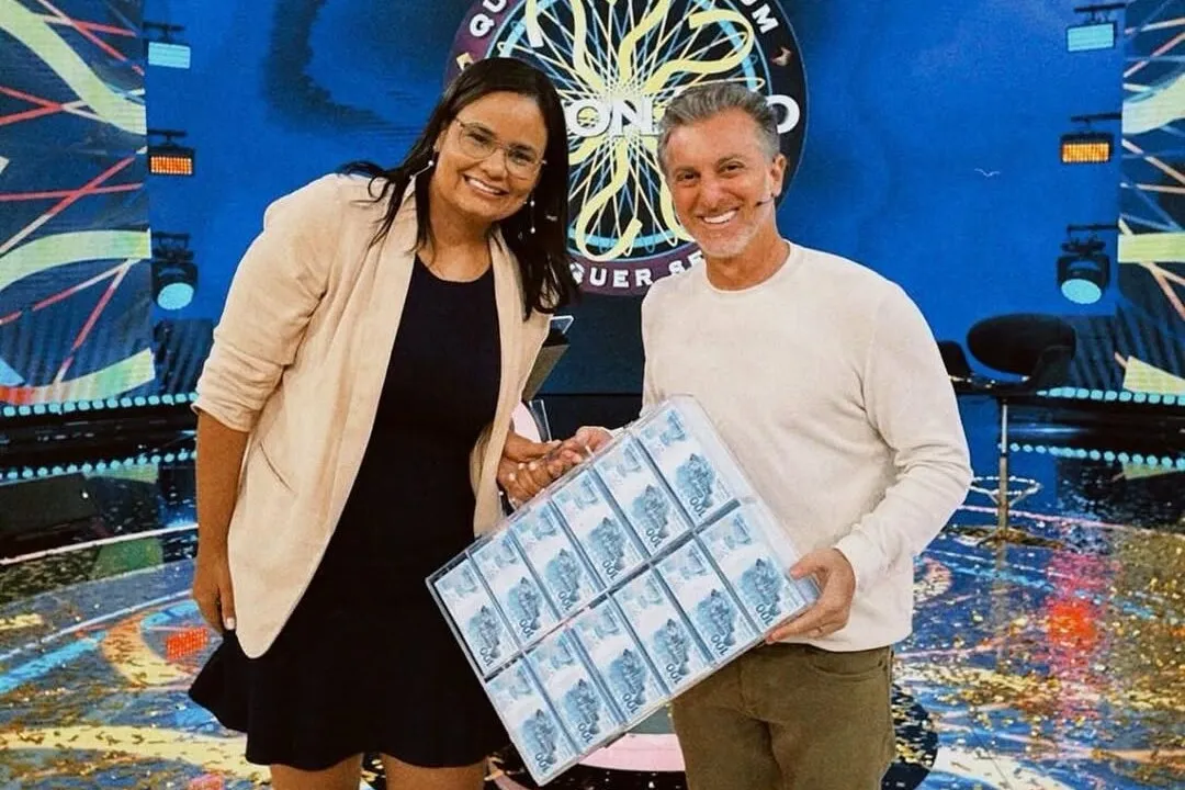 Jullia Dutra e Luciano Huck no Domingão com Huck