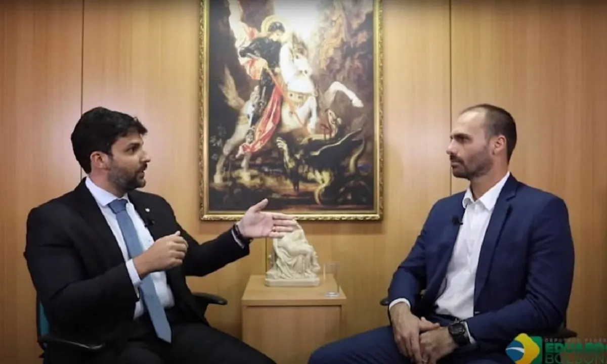 Porciúncula ao lado de Eduardo Bolsonaro.