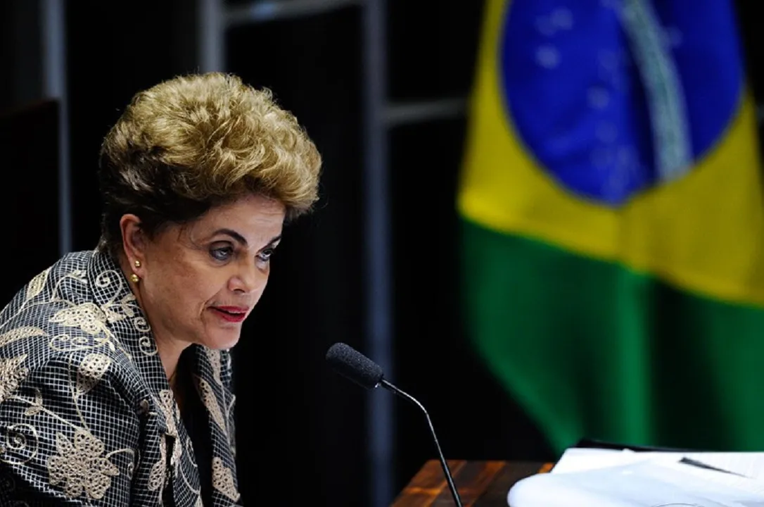 Dilma Rousseff faz sua defesa na sessão de julgamento do Senado.