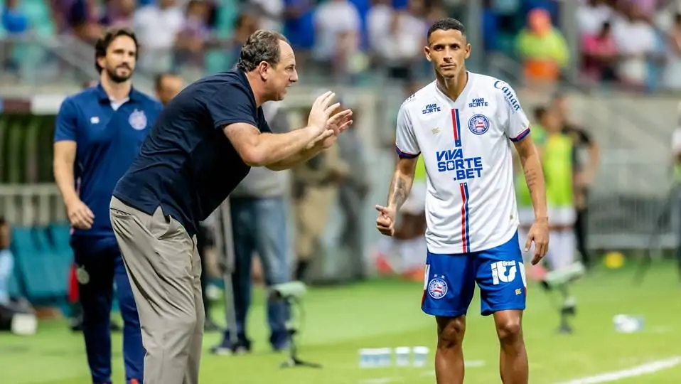 Rogério Ceni e Luciano Juba à beira do gramado