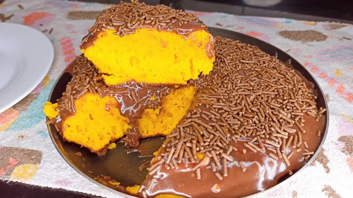 Bolo de cenoura na frigideira