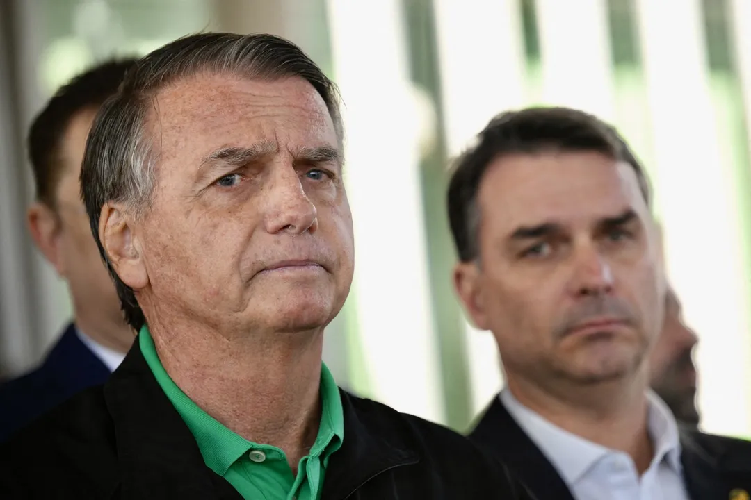 Bolsonaro mantém candidatura de Flávio ao Planalto