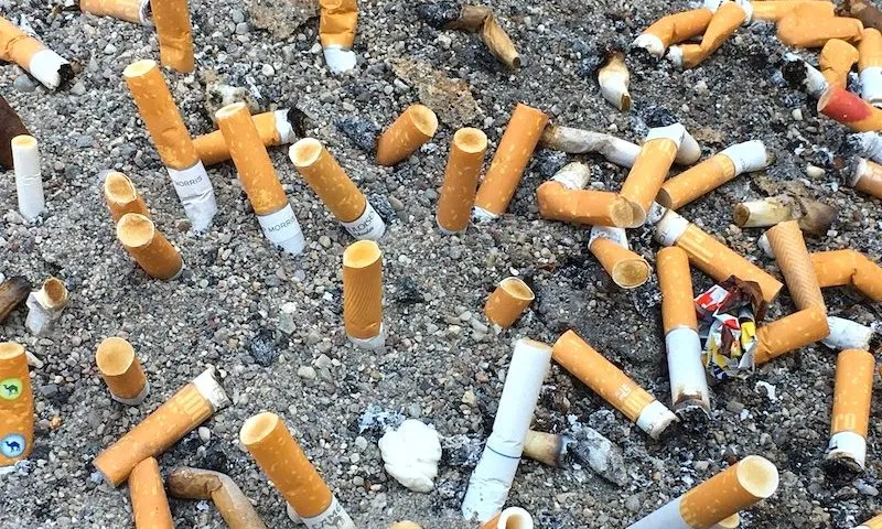 Quantidade de lixo nas praias do Brasil chama atenção