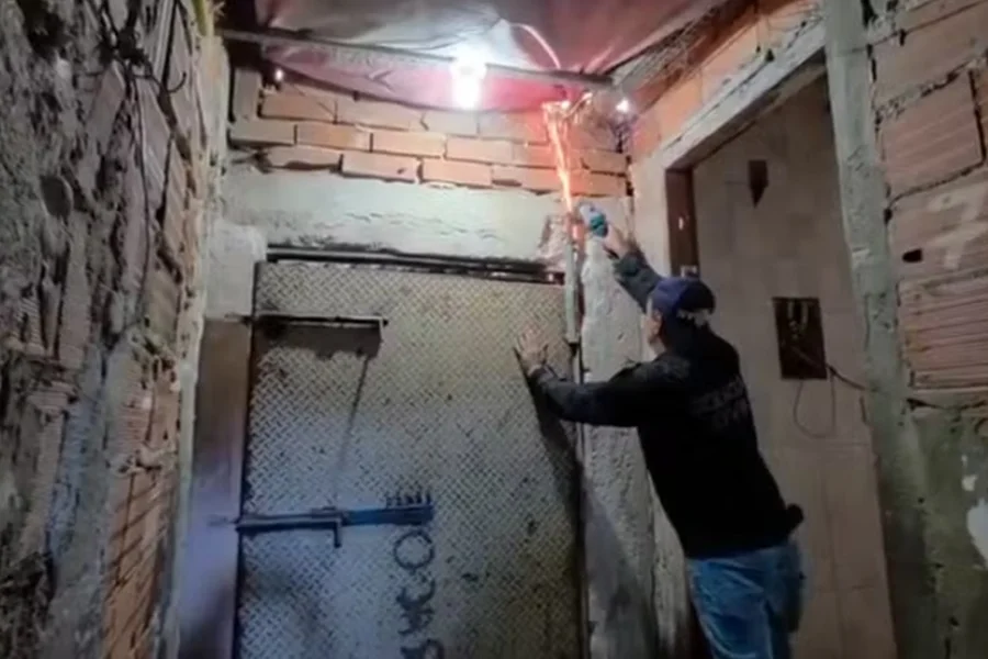 Polícia encontrou boca de fumo em funcionamento durante a incursão no imóvel