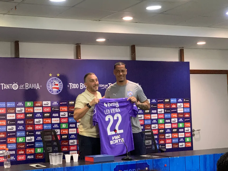 Cadu Santoro e Léo Vieira na apresentação do goleiro