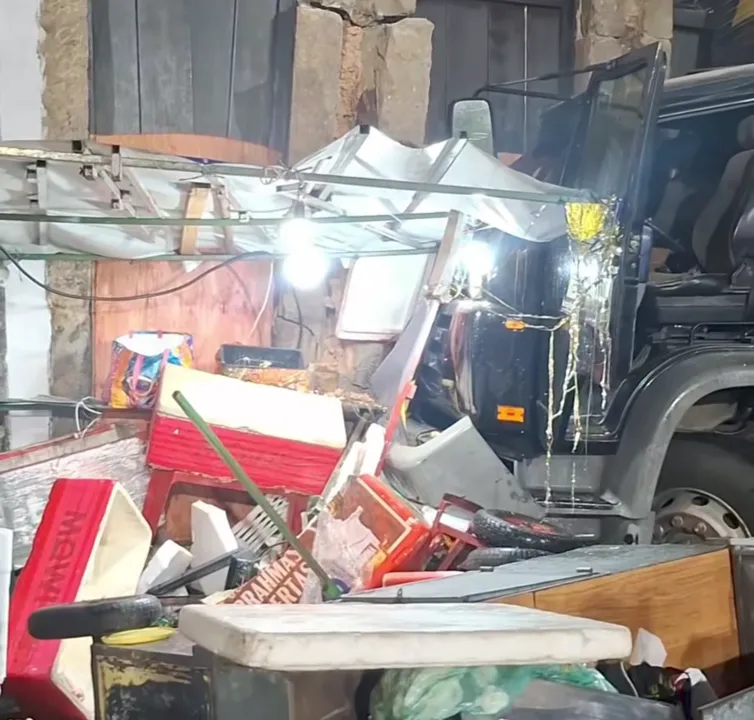 Apesar do forte impacto, não houve registro de feridos