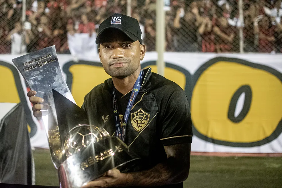 Dionísio integrou o elenco campeão da Série B em 2023