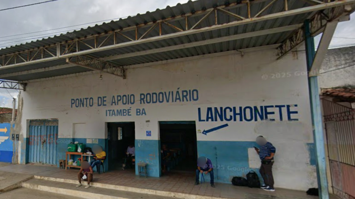 Ponto de apoio rodoviário às margens da BA-263