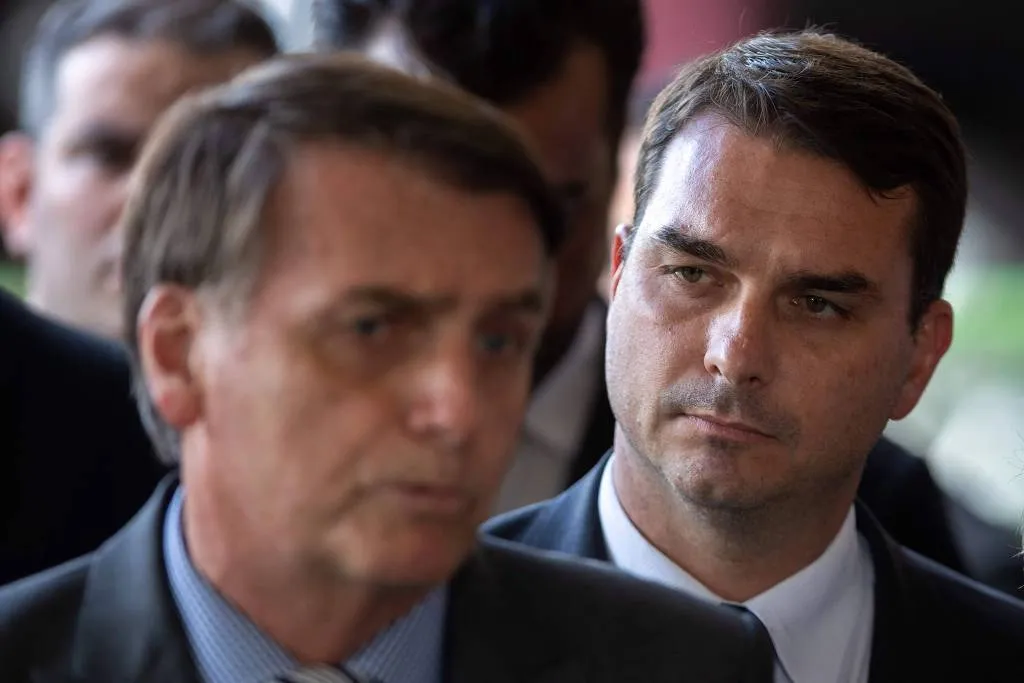 Jair Bolsonaro e Flávio Bolsonaro