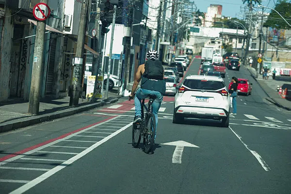 Trânsito na Av. Carlos Gomes, em Salvador