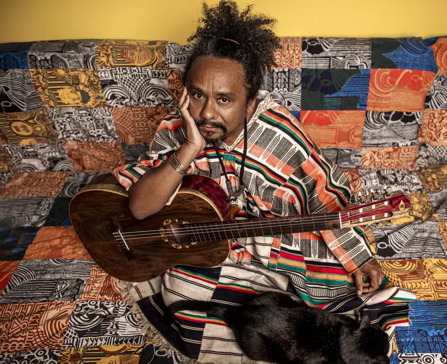 Palco A TARDE FM traz um especial com músicas de Chico César