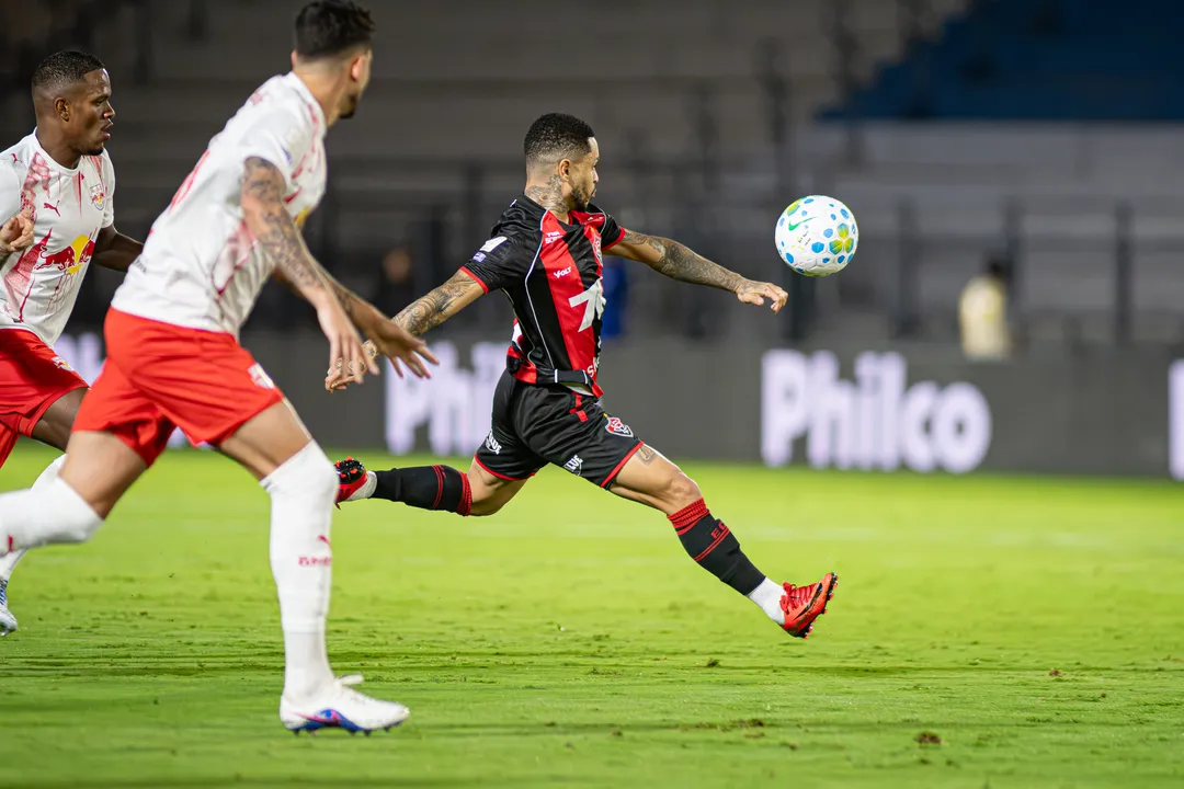Vitória e Bragantino pela 16ª rodada do Brasileirão
