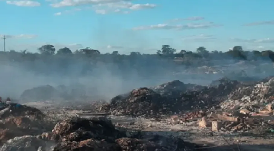 Imagem ilustrativa da imagem Com R$ 2 milhões no cofre, Prefeitura de Bonfim troca lixo por valas