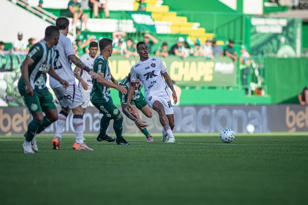 Vitória buscou empate nos acréscimos com a Chapecoense