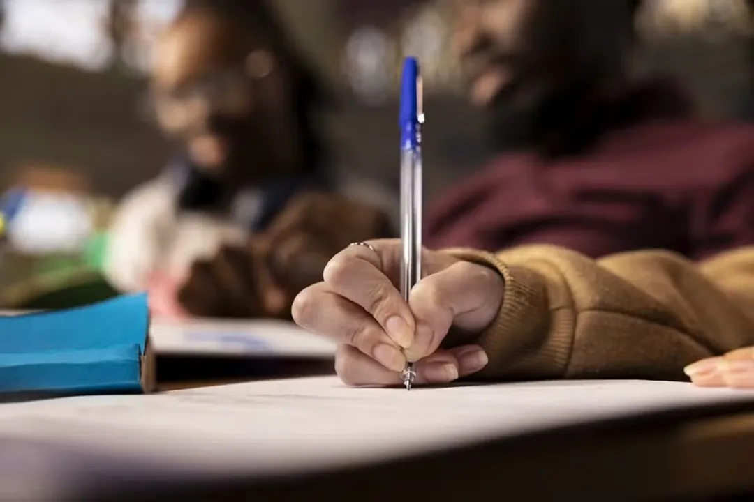 São 98 vagas que exigem ensino superior