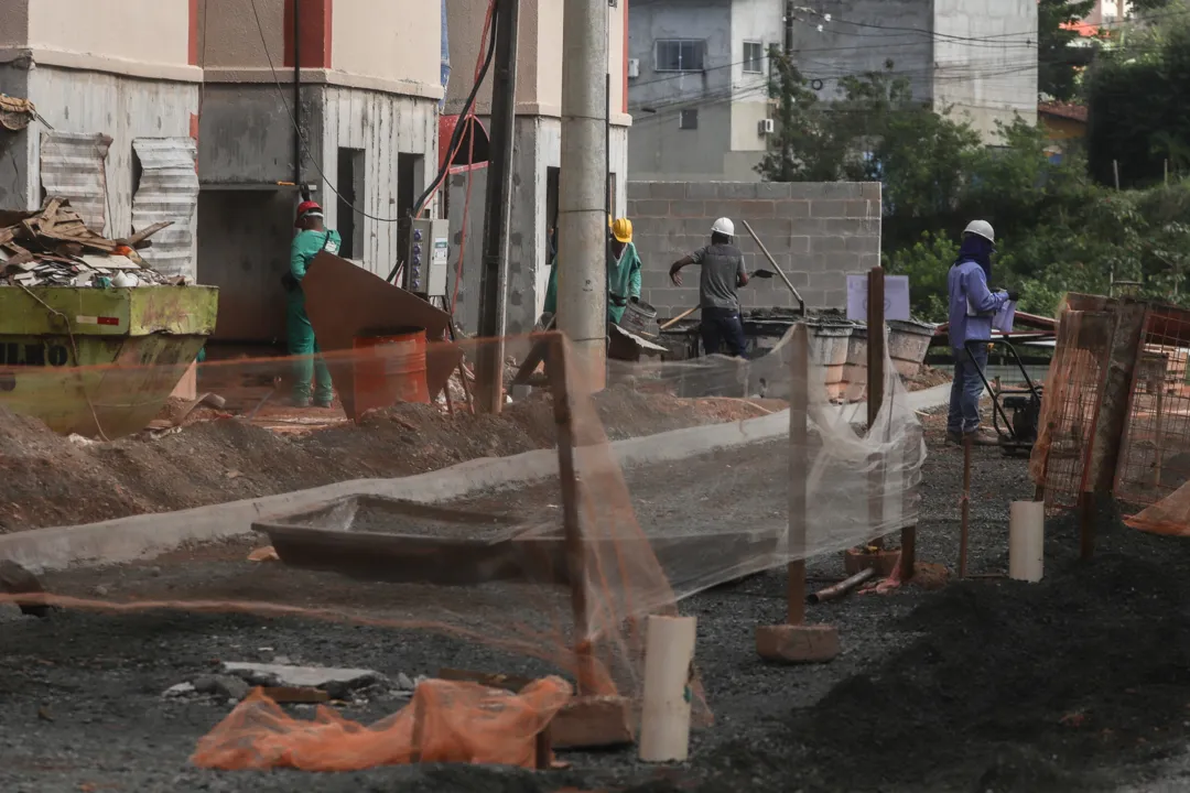 Construtora anuncia vagas de emprego