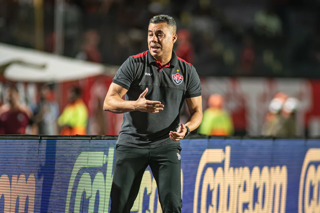 Técnico Jair Ventura contra o Corinthians