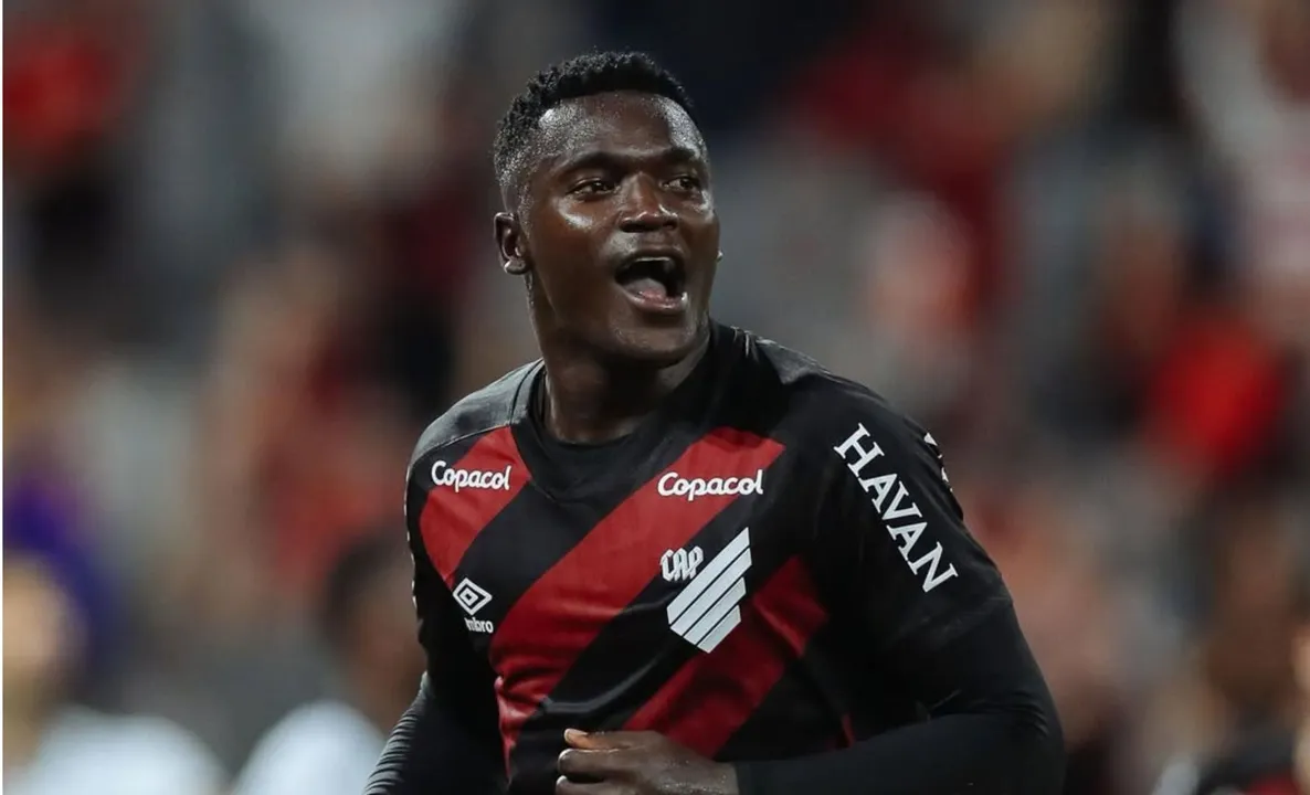 Kevin Viveros é o artilheiro do Athletico-PR na temporada