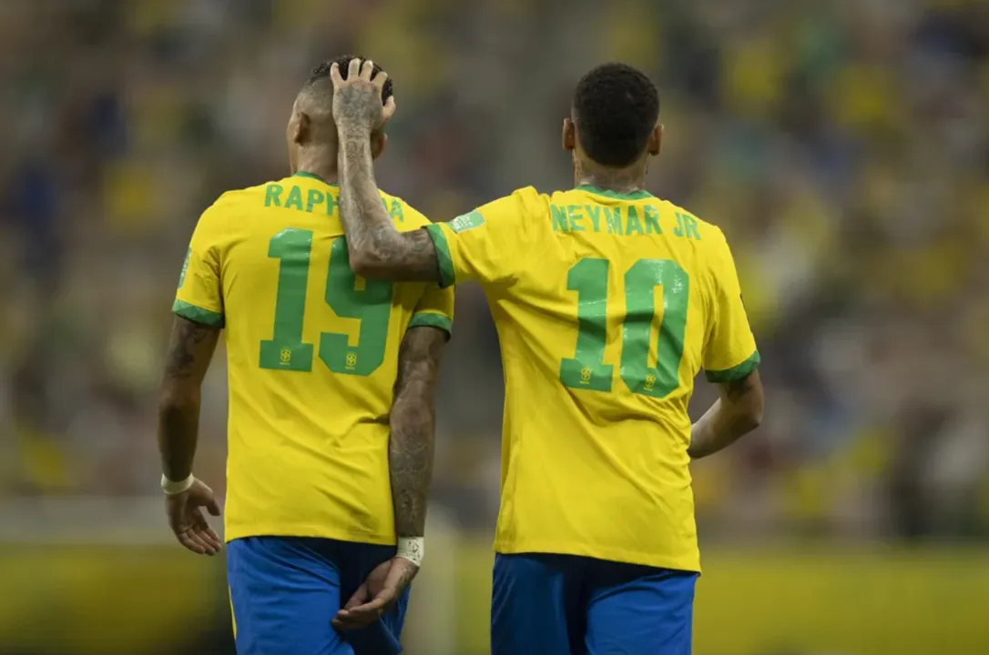 Raphinha vê Neymar como peça-chave na busca pelo hexa