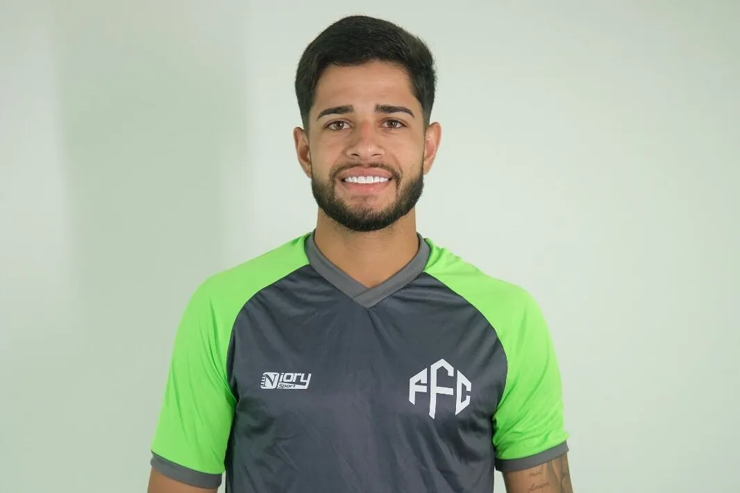 Guilherme Bastos em apresentação no Feira FC