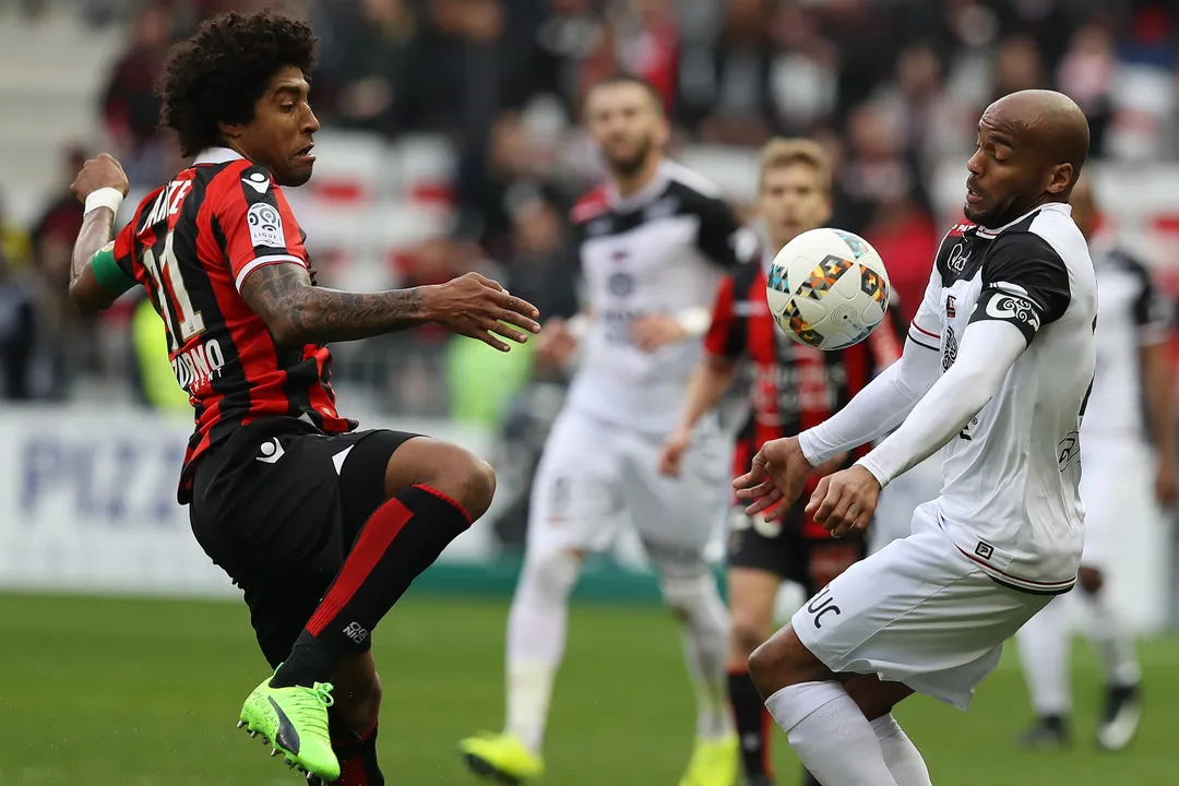 Dante em partida pelo OGC Nice, da França