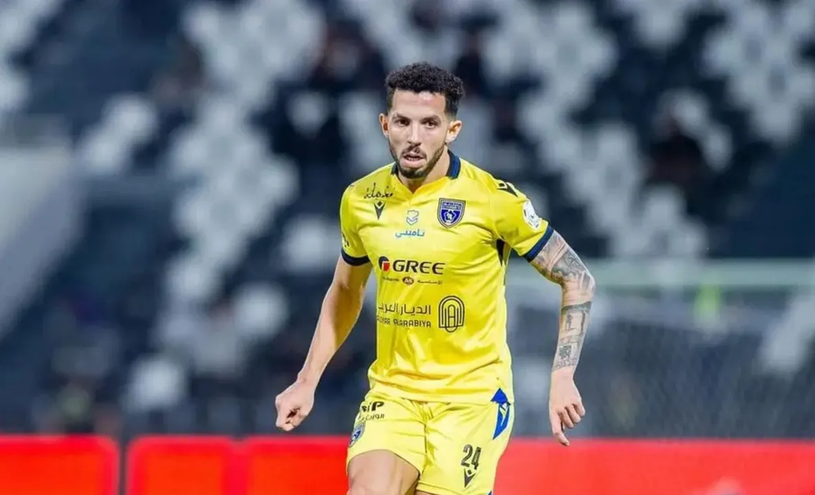 Flávio em campo pelo Al-Taawoun