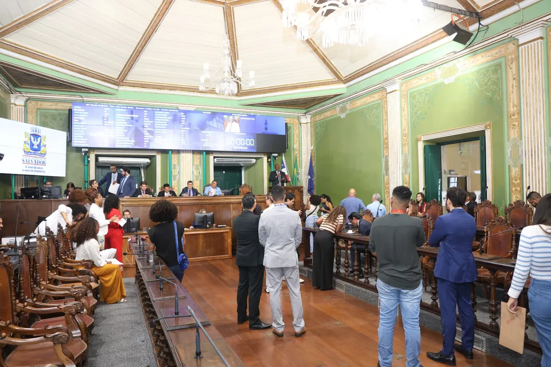 Sessão desta segunda-feira, 18, foi marcada por atrito.