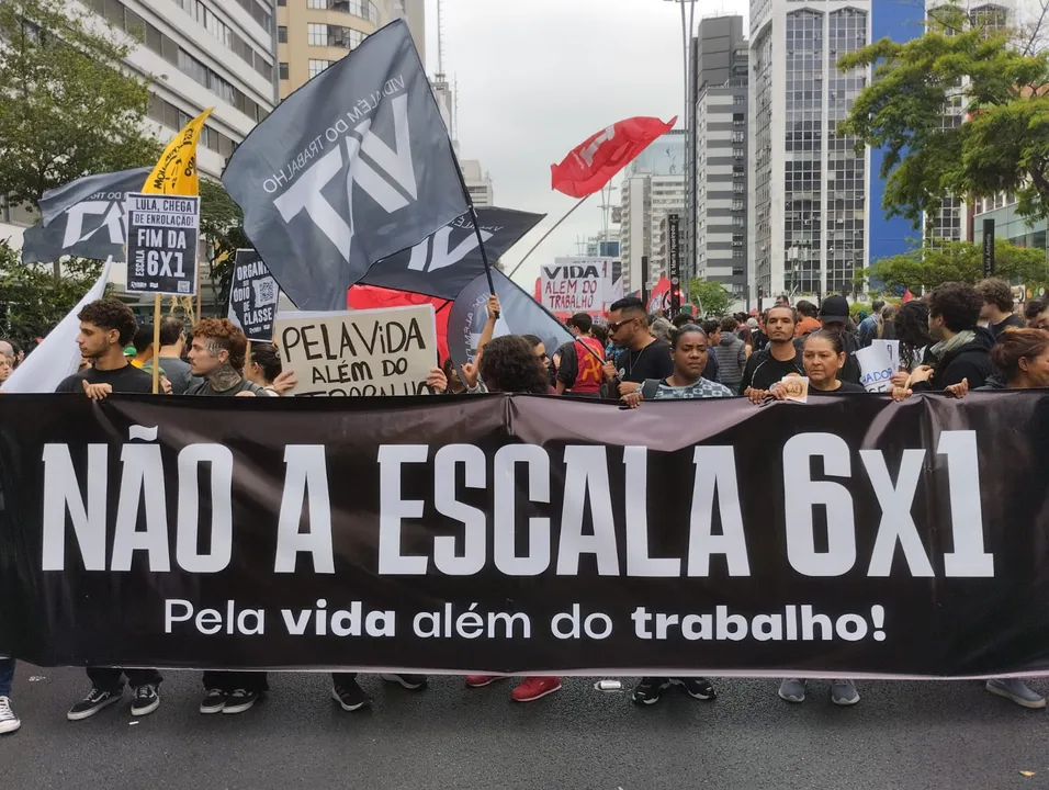 Imagem ilustrativa da imagem Definido! Fim da escala 6x1 terá transição de um ano, anuncia Hugo Motta