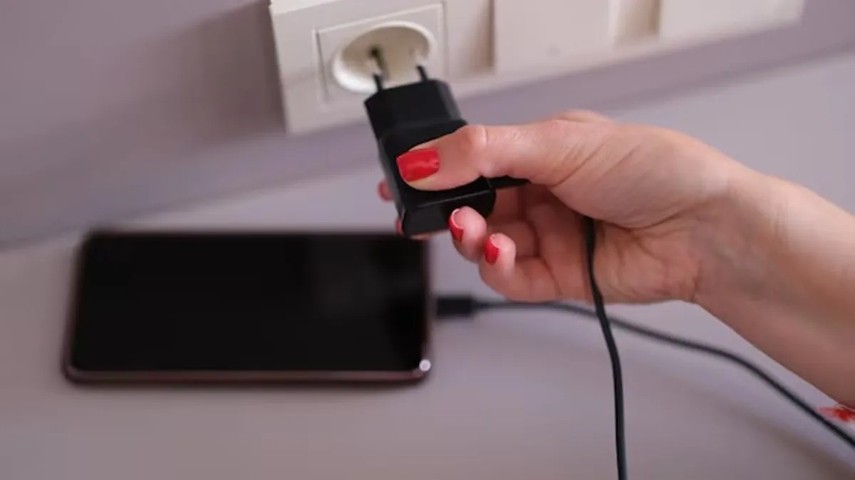 Especialistas alertam que aparelhos conectados sem uso podem aumentar o consumo de energia