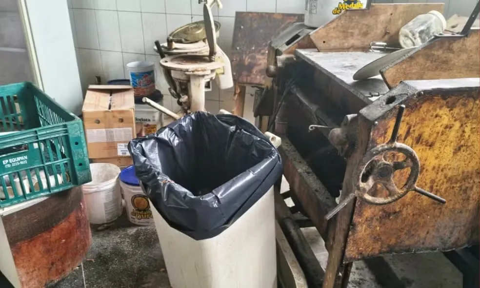 Imagem ilustrativa da imagem Delicatessen é interditada por apresentar cenário insalubre e risco à saúde