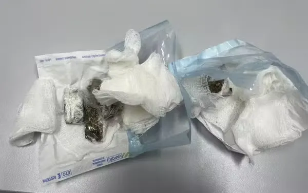 Dentista é presa por entregar drogas escondidas em gaze em presídio na Bahia