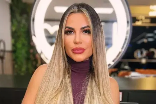 Deolane Bezerra