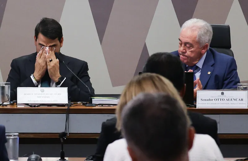 Jorge Messias durante sabatina no Senado