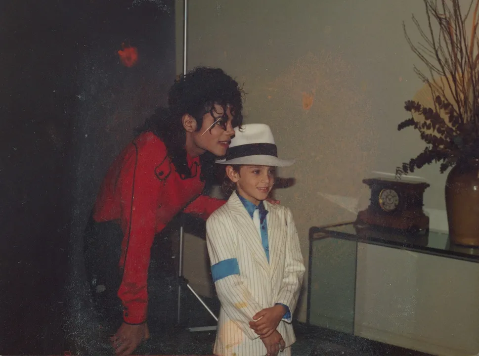 Michael Jackson e James Safechuck, em foto do final da década de 1980