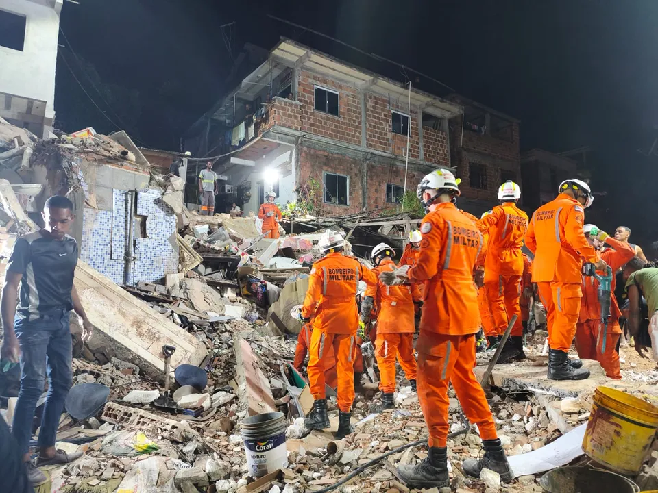 Imagem ilustrativa da imagem Duas pessoas continuam desaparecidas após prédio desabar em Salvador
