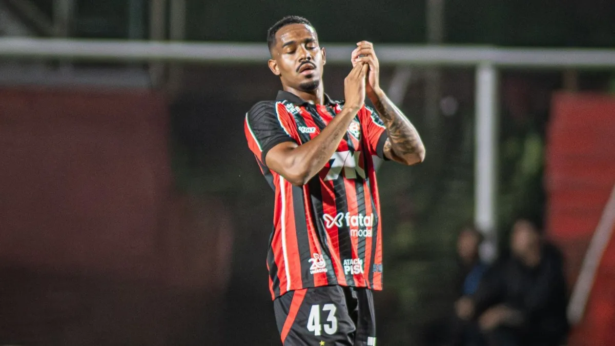 Edu sofreu ruptura do tendão de Aquiles