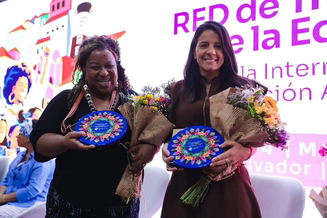 Ministra Macaé Evaristo ao lado da secretária da SEC, Rowenna Brito