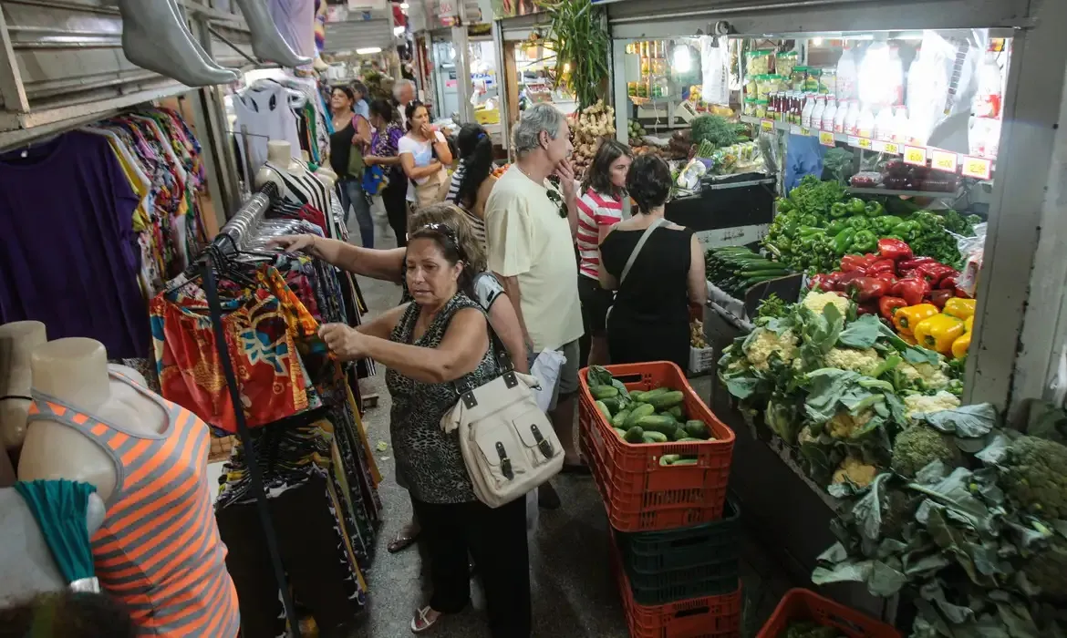 O aumento deve impactar também o setor do comércio