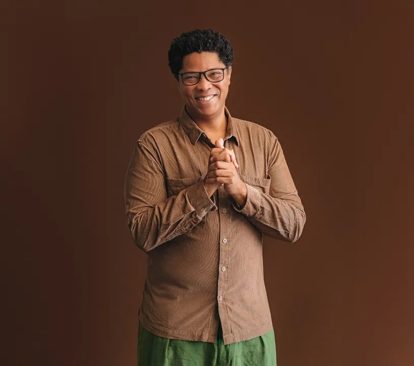 Em alta na Globo, escritor baiano defende mais espaço para histórias negras